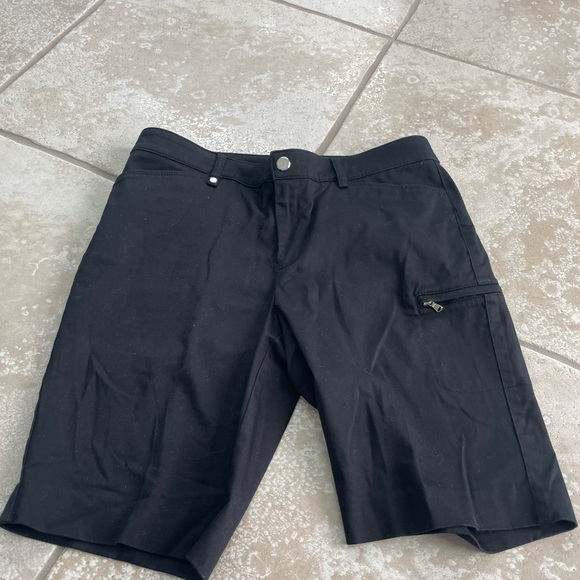 Ralph Lauren Women’s Black Flat Front Cargo Shorts - Picture 1 of 3